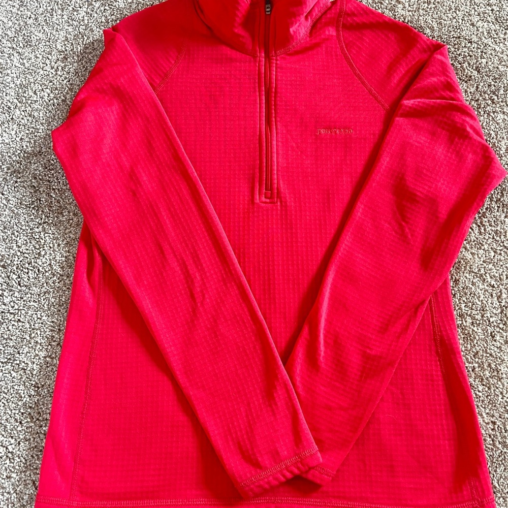 Patagonia Women's Half-Zip R1 Pullover in Hot Pink - Picture 2 of 5